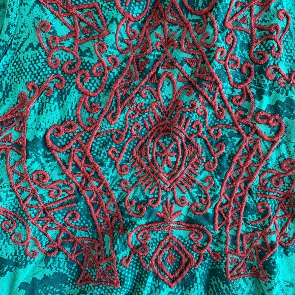 Forest green and dark red boho hippie crop top - Picture 3 of 6